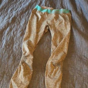 Women’s gym shark leggings